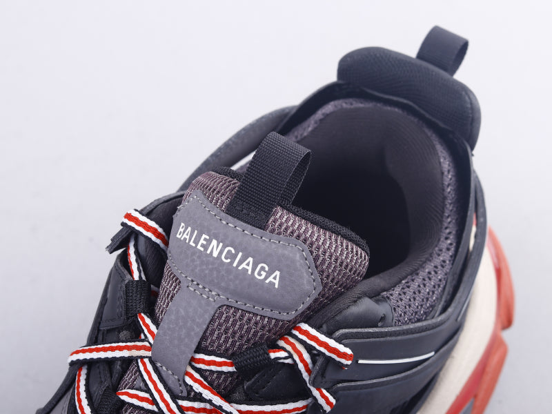 CN - Bla Track Three Generations Sneaker