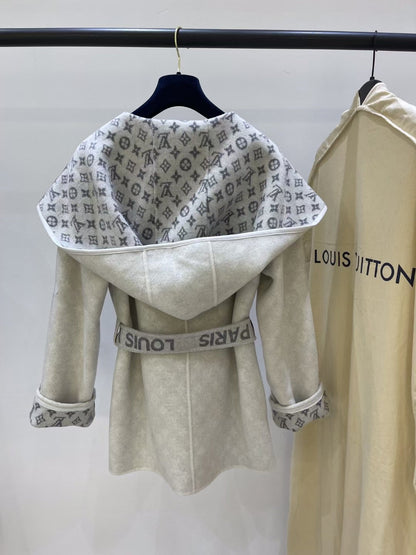 CN - New Collection LUV Wrap Coat 008