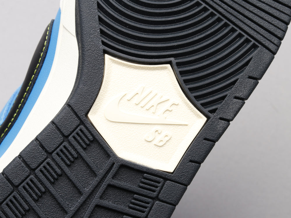 CN - NKE Instant SkateBoards Co-branded Puppy Pirates